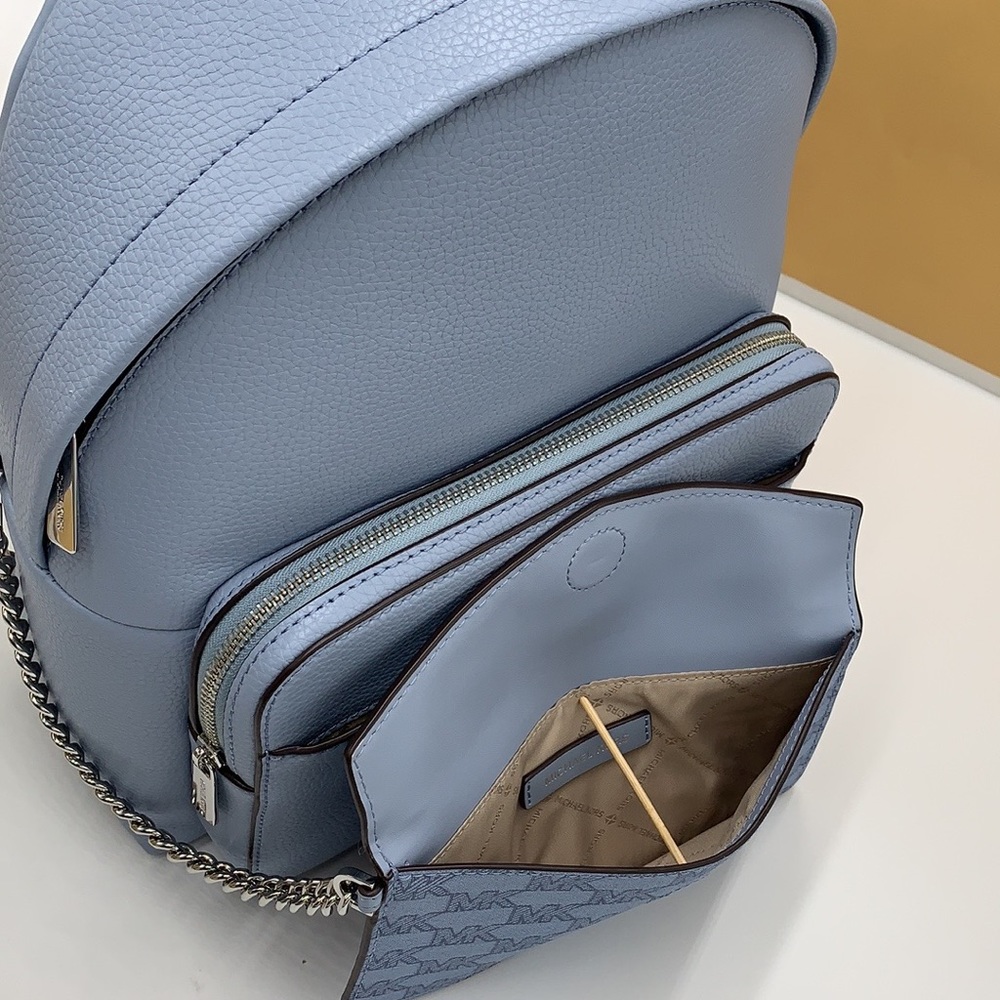 MICHAEL KORS 
Maisie Medium Pebbled Leather 2-in-1 Backpack
Denim 
NWT - Picture 4 of 16